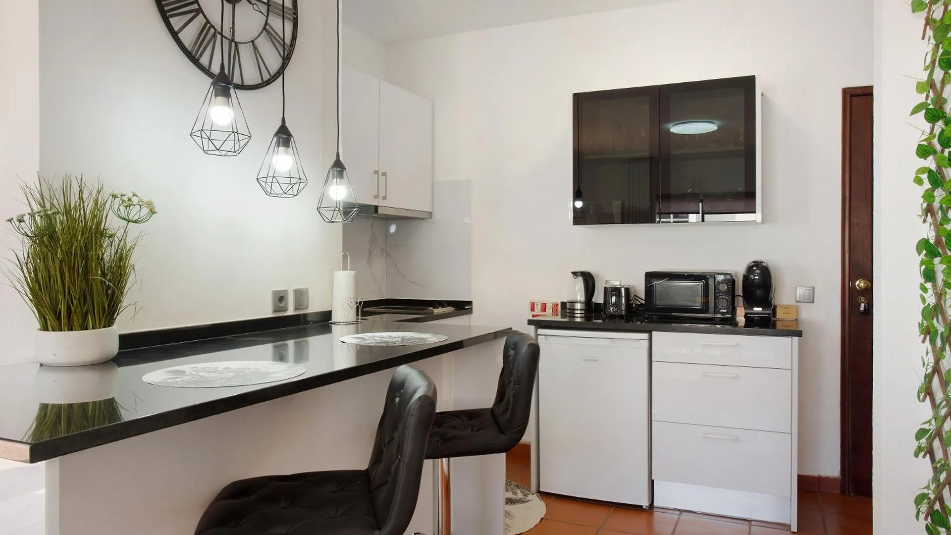 Apartamento Lolita Com Terraco 0*, Caniço Portugal